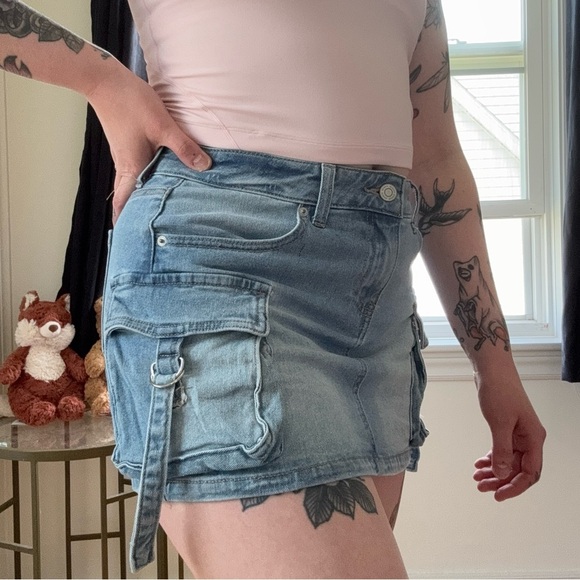 Grunge Y2K Mid-Rise Cargo Tab Denim Mini Skirt - Picture 2 of 6